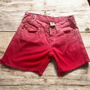 True Religion Distressed Ombre Red-Pink Denim Shorts – Size 26